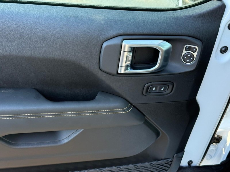 Jeep Wrangler Vehicle Image 13