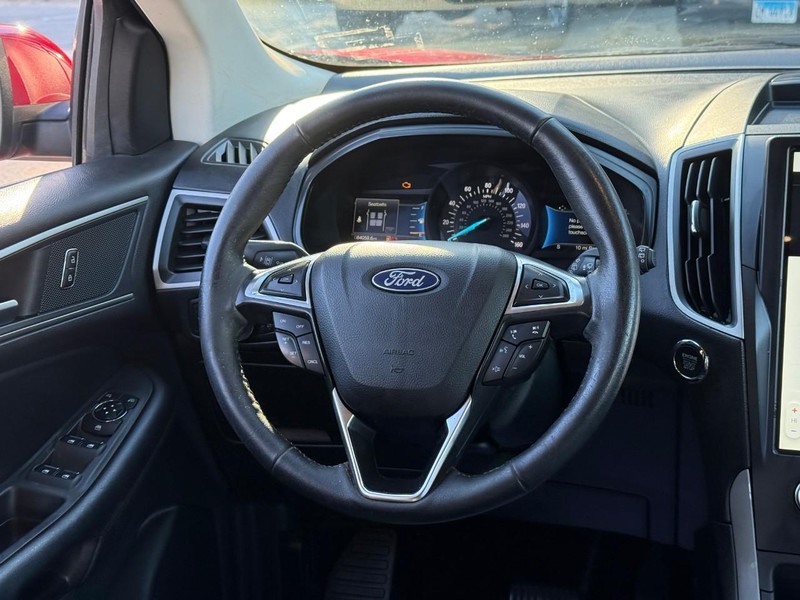 Ford Edge Vehicle Image 13