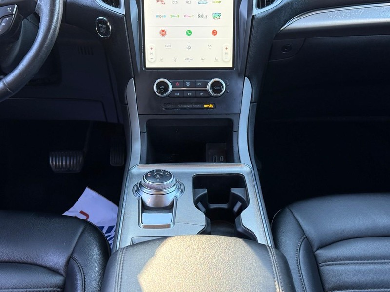 Ford Edge Vehicle Image 15