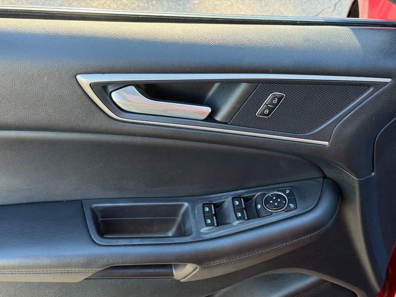 Ford Edge Vehicle Image 16