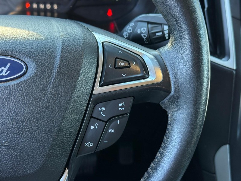 Ford Edge Vehicle Image 21