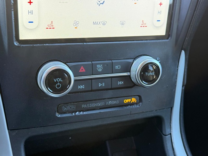 Ford Edge Vehicle Image 23