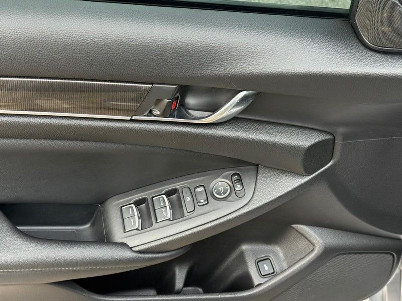 Honda Accord Sedan Vehicle Image 19