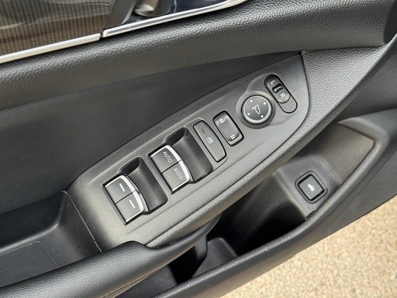 Honda Accord Sedan Vehicle Image 20