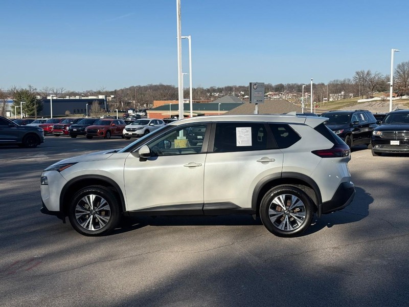 Nissan Rogue Vehicle Image 03