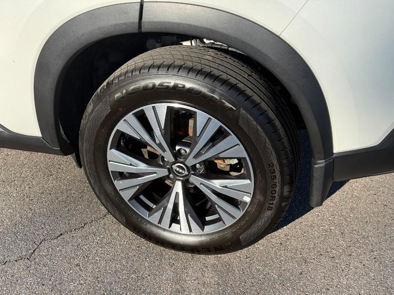 Nissan Rogue Vehicle Image 05