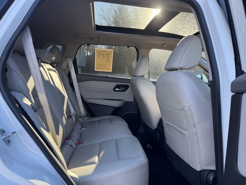 Nissan Rogue Vehicle Image 14