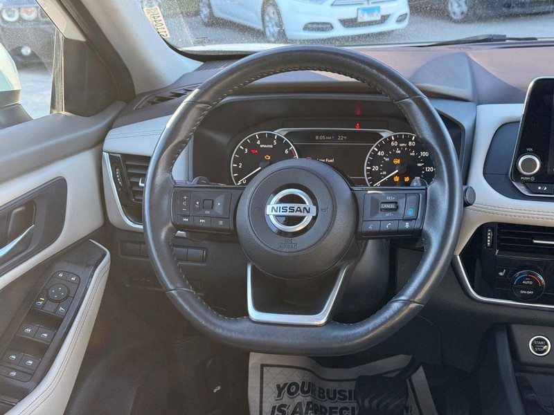 Nissan Rogue Vehicle Image 16