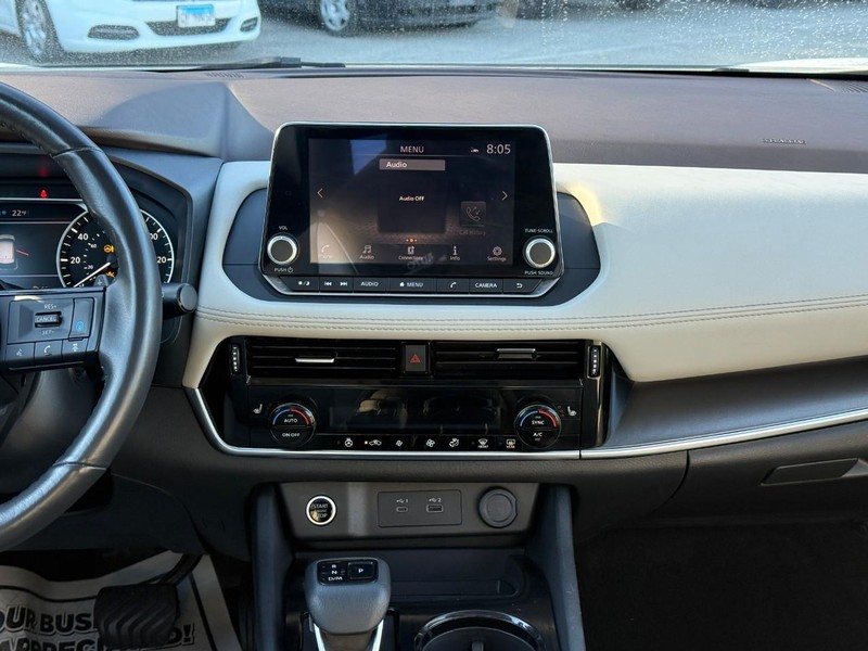 Nissan Rogue Vehicle Image 17