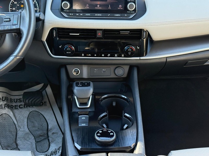Nissan Rogue Vehicle Image 18