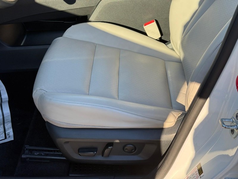 Nissan Rogue Vehicle Image 20