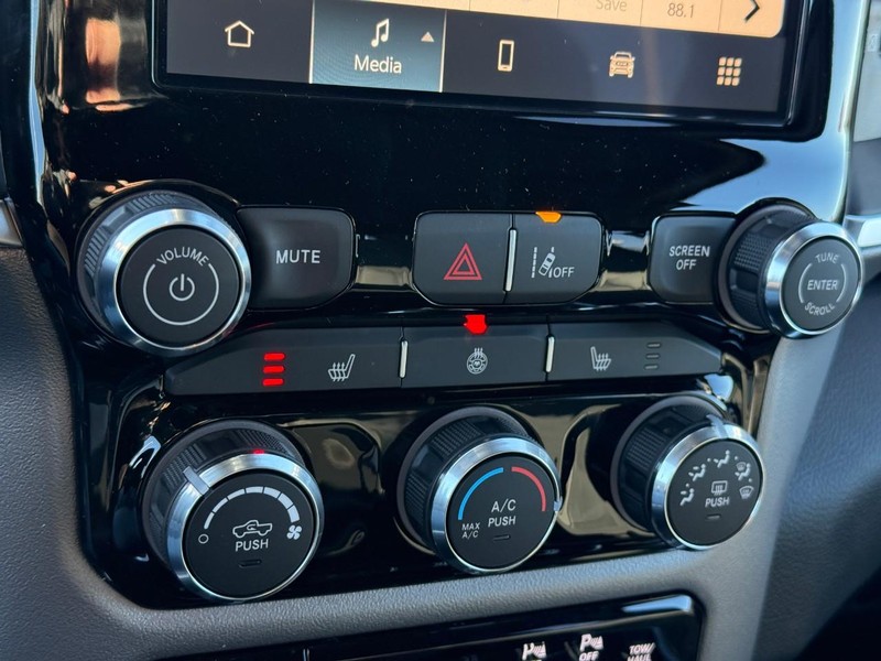 Ram 1500 Vehicle Image 18