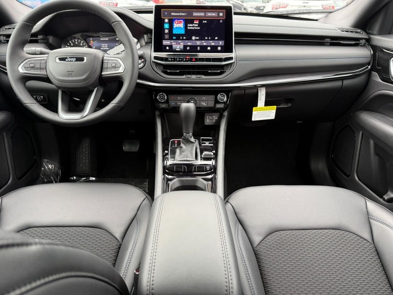 Jeep Compass Vehicle Full-screen Gallery Image 6