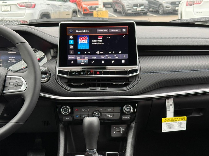 Jeep Compass Vehicle Full-screen Gallery Image 8