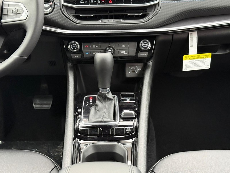 Jeep Compass Vehicle Full-screen Gallery Image 9