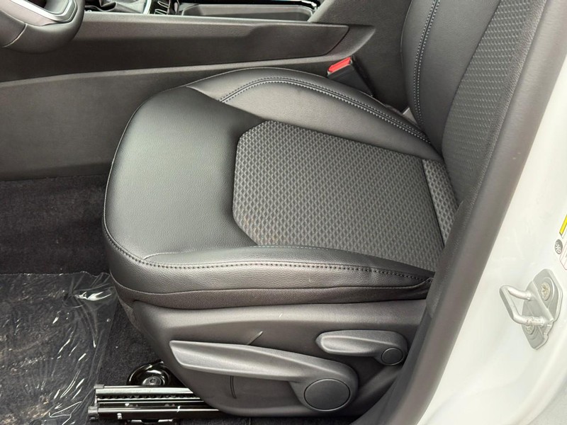 Jeep Compass Vehicle Full-screen Gallery Image 11