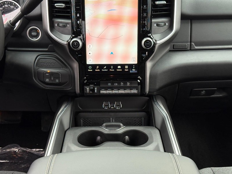 Ram 3500 Vehicle Full-screen Gallery Image 9