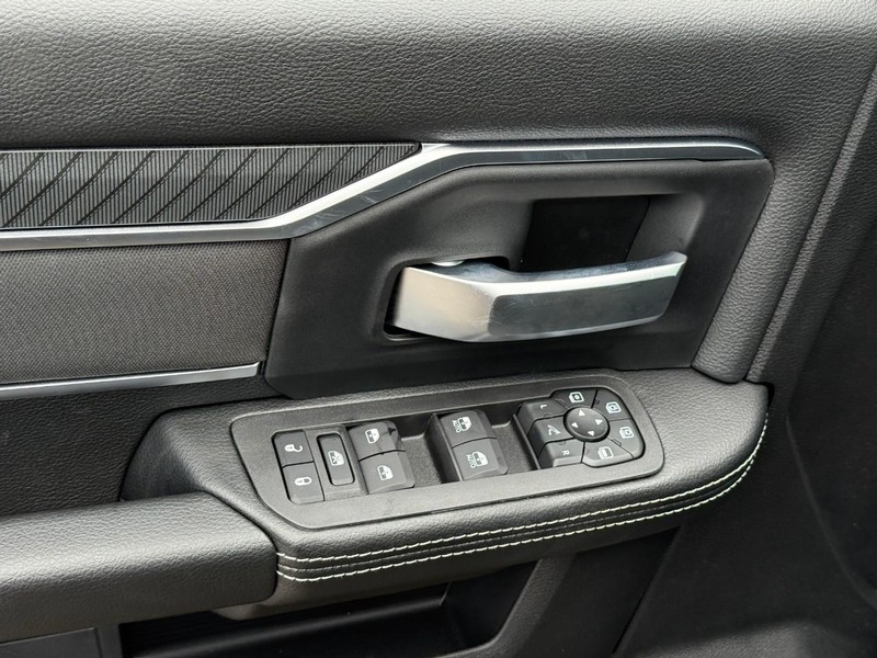 Ram 3500 Vehicle Full-screen Gallery Image 10