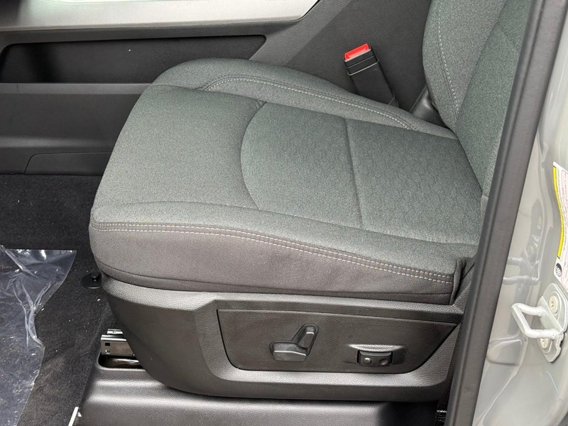 Ram 3500 Vehicle Full-screen Gallery Image 11