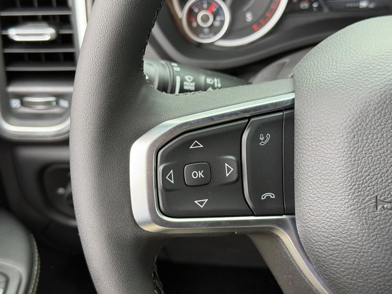 Ram 3500 Vehicle Full-screen Gallery Image 13