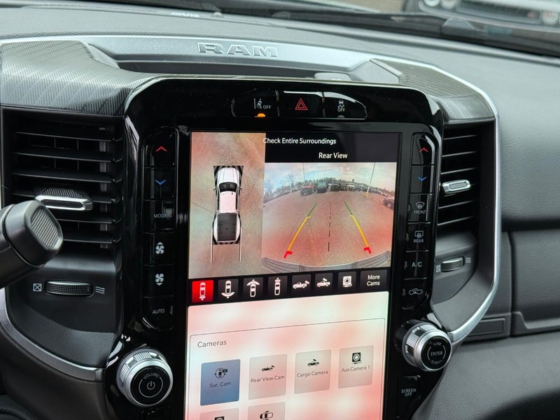 Ram 3500 Vehicle Full-screen Gallery Image 15