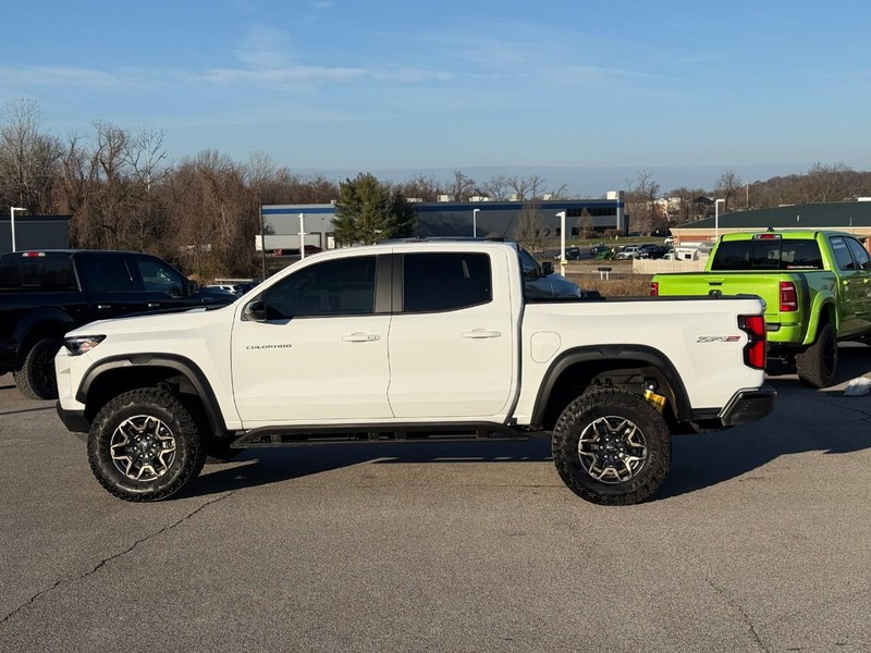 Chevrolet Colorado Vehicle Full-screen Gallery Image 2