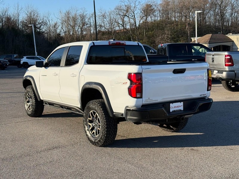 Chevrolet Colorado Vehicle Full-screen Gallery Image 3