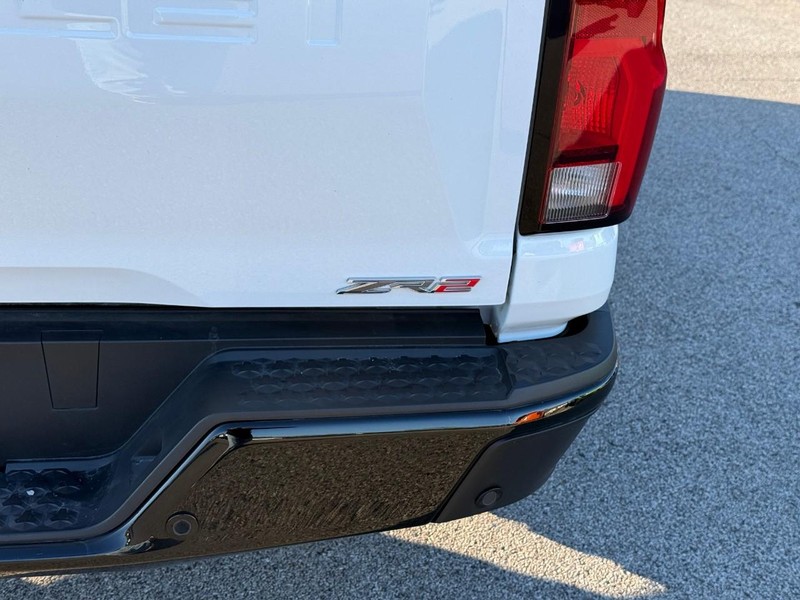 Chevrolet Colorado Vehicle Full-screen Gallery Image 7