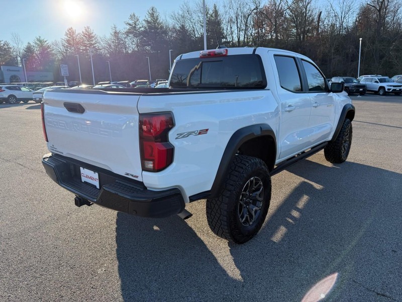 Chevrolet Colorado Vehicle Full-screen Gallery Image 8