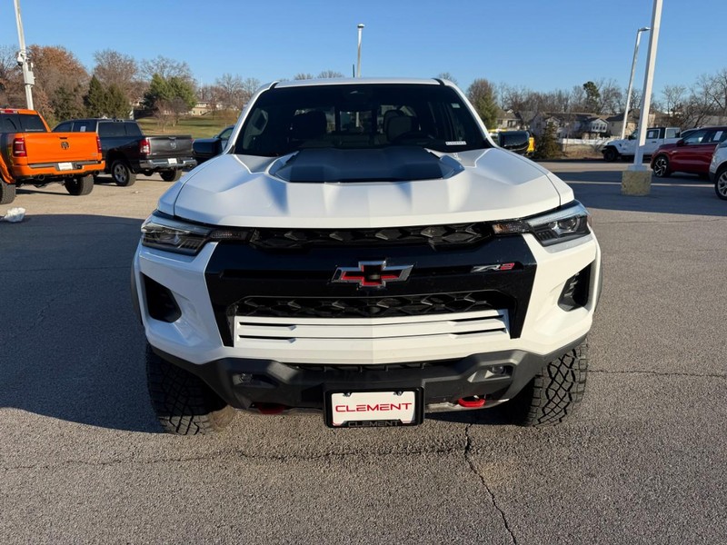 Chevrolet Colorado Vehicle Full-screen Gallery Image 9