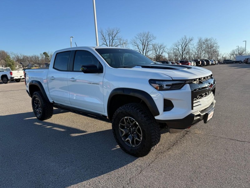 Chevrolet Colorado Vehicle Full-screen Gallery Image 10