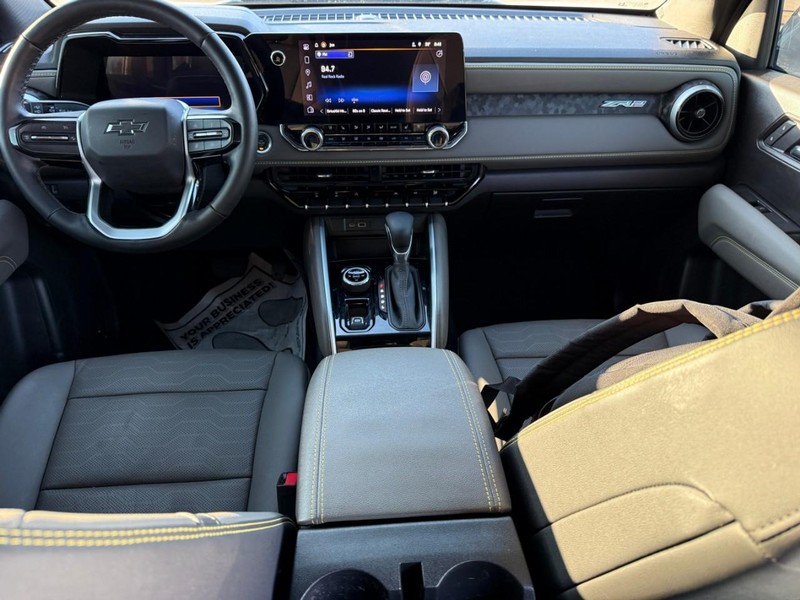 Chevrolet Colorado Vehicle Full-screen Gallery Image 12