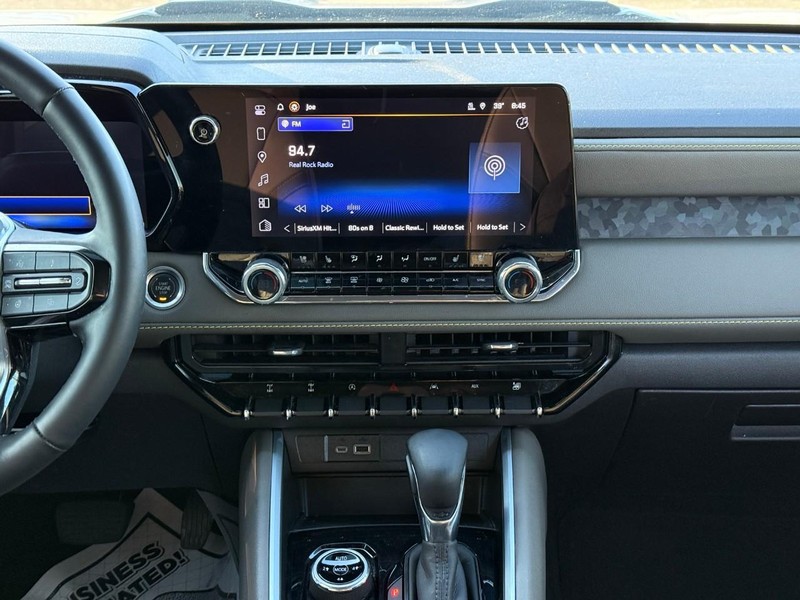 Chevrolet Colorado Vehicle Full-screen Gallery Image 14