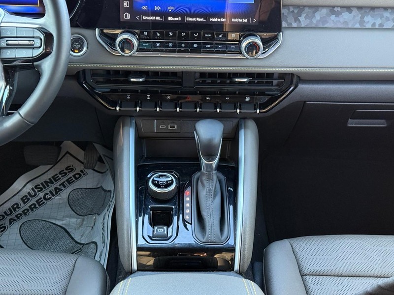 Chevrolet Colorado Vehicle Full-screen Gallery Image 15