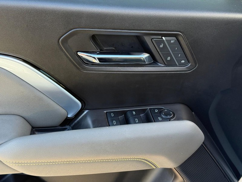 Chevrolet Colorado Vehicle Full-screen Gallery Image 16