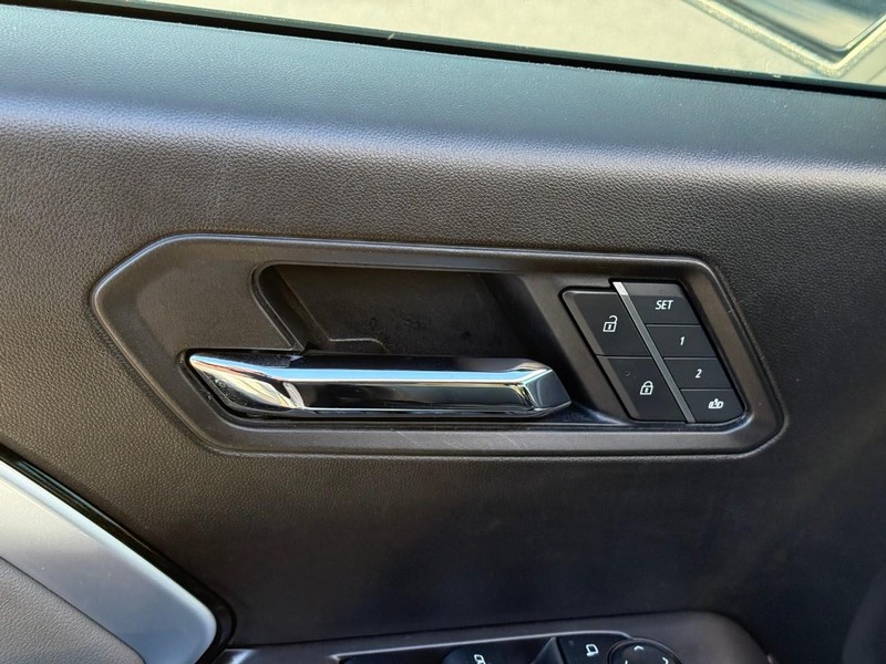 Chevrolet Colorado Vehicle Full-screen Gallery Image 17