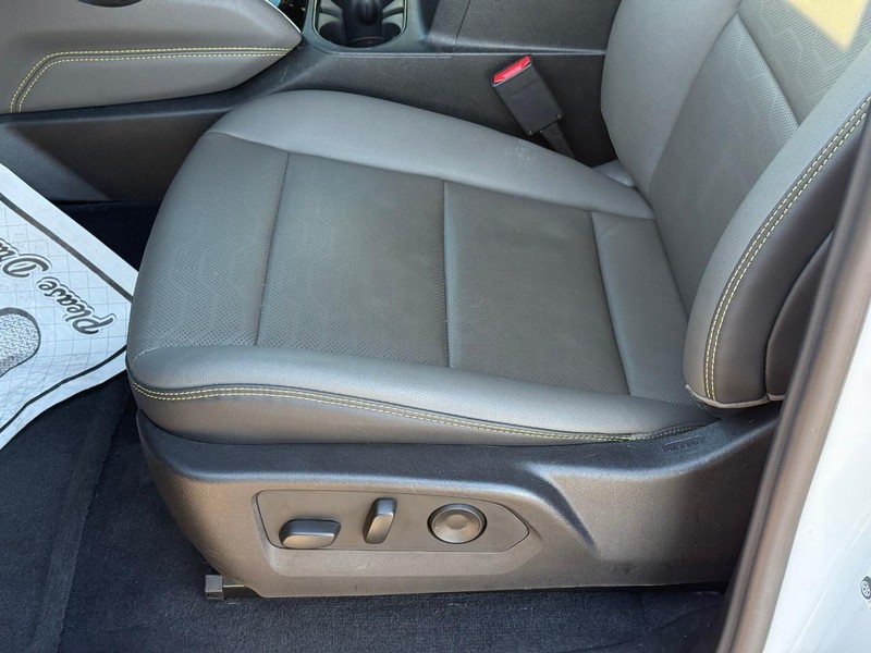 Chevrolet Colorado Vehicle Full-screen Gallery Image 18