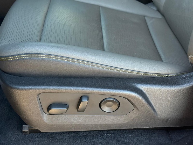 Chevrolet Colorado Vehicle Full-screen Gallery Image 19