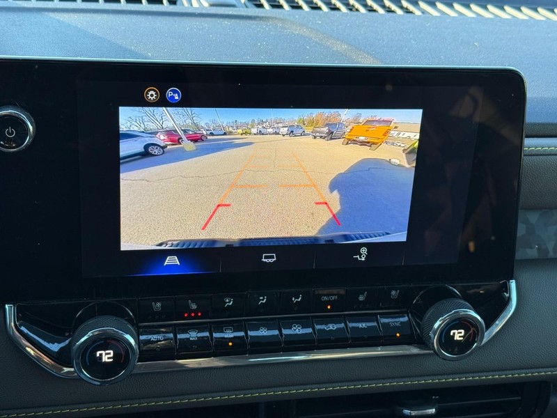 Chevrolet Colorado Vehicle Full-screen Gallery Image 24