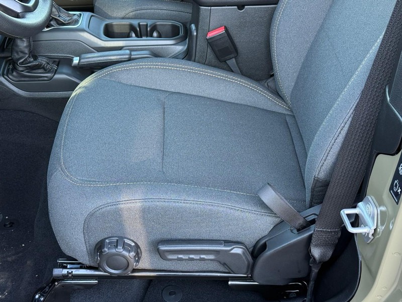 Jeep Wrangler Vehicle Image 12