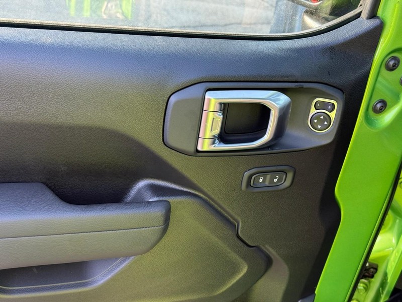 Jeep Wrangler Vehicle Image 13