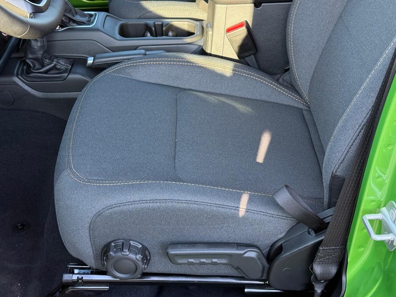 Jeep Wrangler Vehicle Image 14