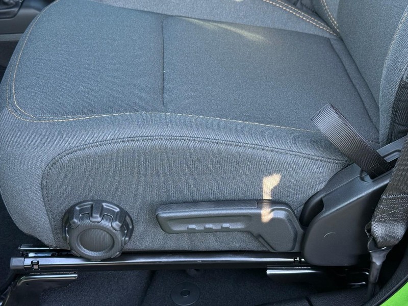 Jeep Wrangler Vehicle Image 15