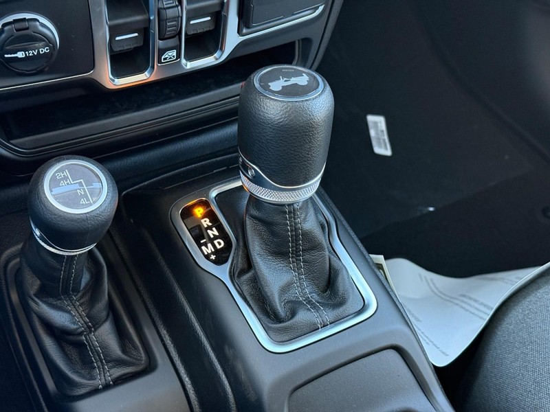 Jeep Wrangler Vehicle Image 14