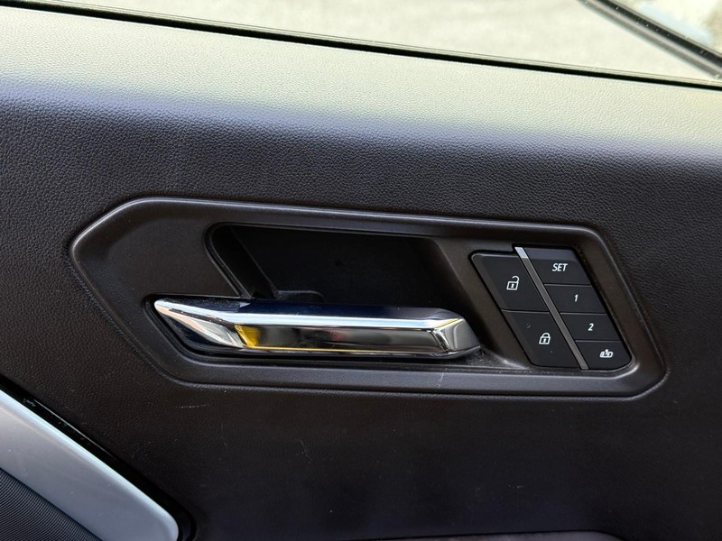 Chevrolet Colorado Vehicle Full-screen Gallery Image 16