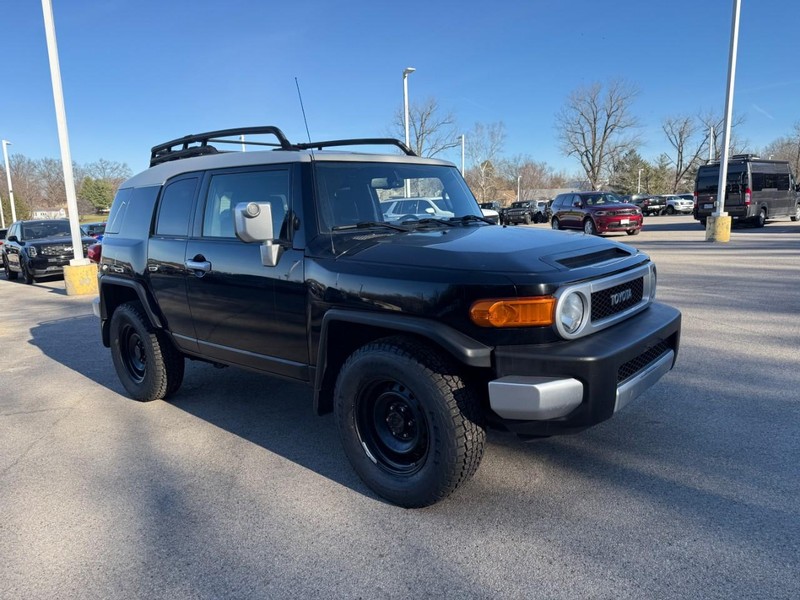 Toyota FJ Cruiser Vehicle Full-screen Gallery Image 8
