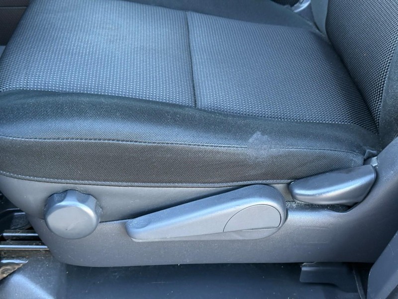 Toyota FJ Cruiser Vehicle Full-screen Gallery Image 16