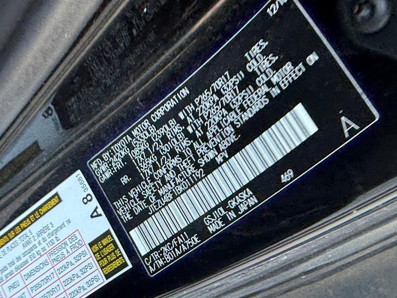 Toyota FJ Cruiser Vehicle Full-screen Gallery Image 18