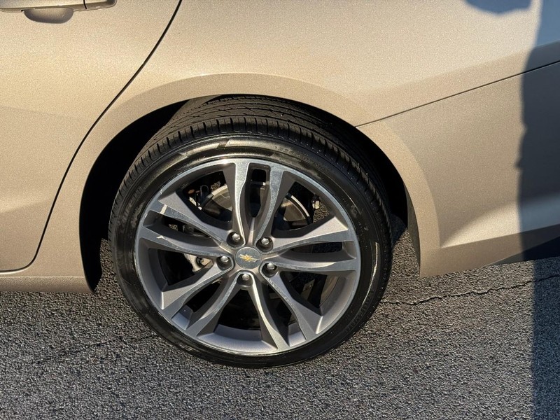 Chevrolet Malibu Vehicle Full-screen Gallery Image 4