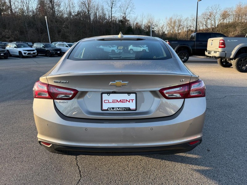 Chevrolet Malibu Vehicle Full-screen Gallery Image 6